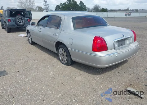 2004 Lincoln Town Car Ultimate из США, поврежденный, VIN 1LNHM83W84Y604498